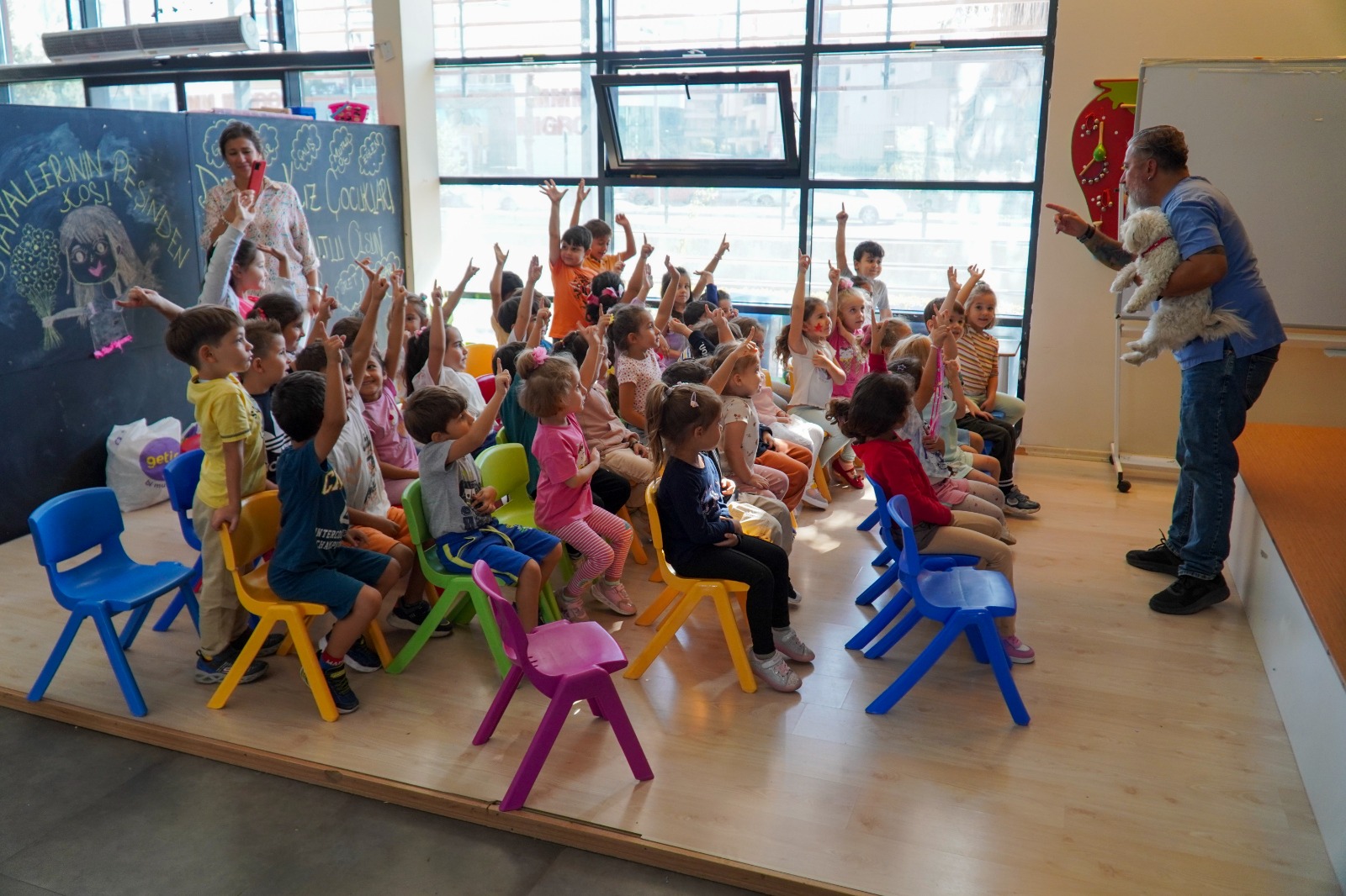 Karşıyakalı çocuklara hayvan sevgisi aşılanıyor