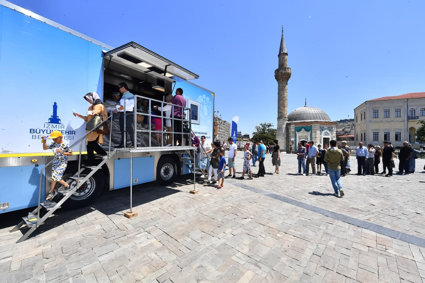 İzmir’de Muharrem ayında aşure dağıtımı başladı