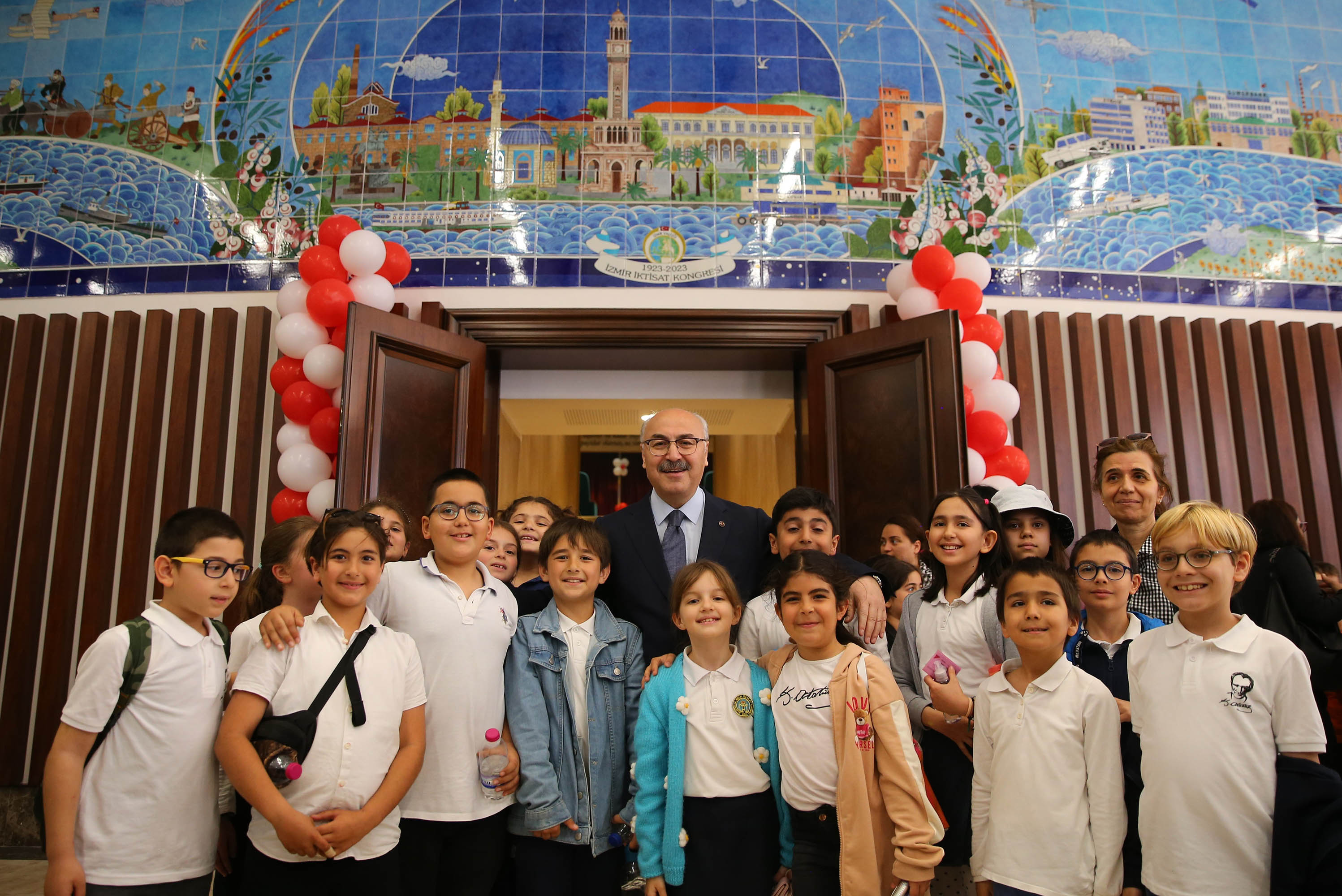 İKTİSAT KONGRESİ BİNASININ TARİHE GEÇEN KONUKLARI