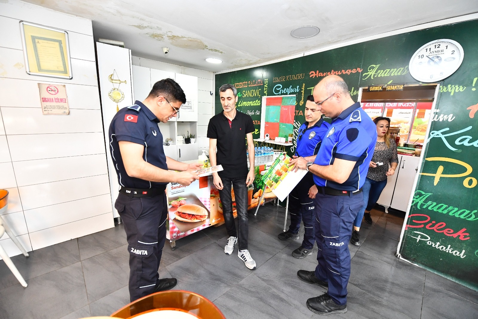 İzmir Büyükşehir Belediyesi zabıta ekipleri bayram öncesi sıkı denetimde