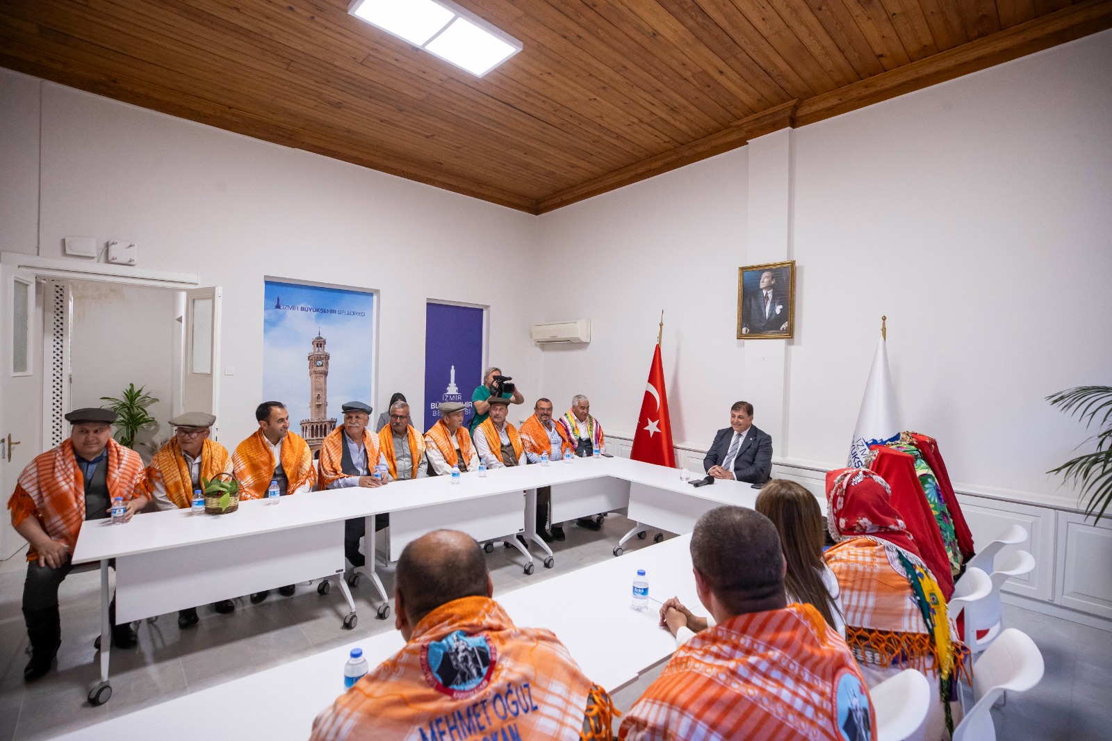 Yörüklerden Başkan Tugay'a renkli ziyaret