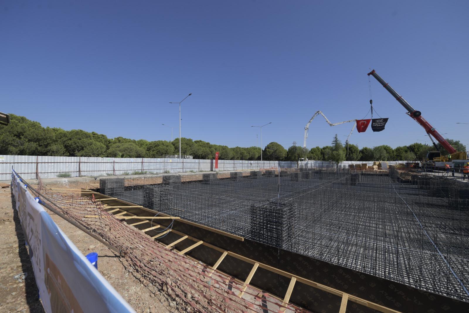 Başkan Tugay İAOSB'de kurulacak itfaiye merkezinin temelini attı