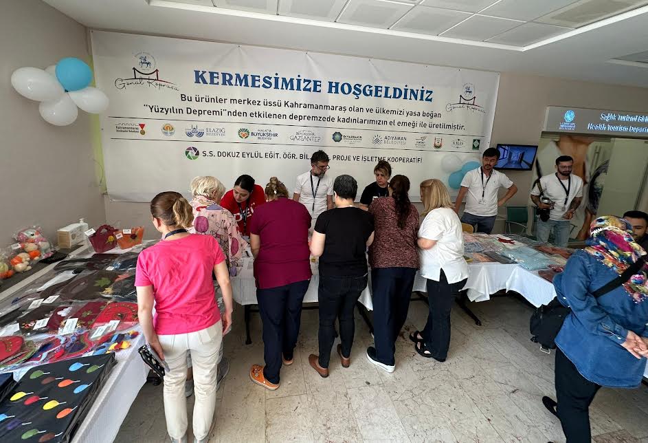 DEÜ'NÜN 'GÖNÜL KÖPRÜSÜ'  DEPREMZEDE KADINLARA GELİR OLACAK