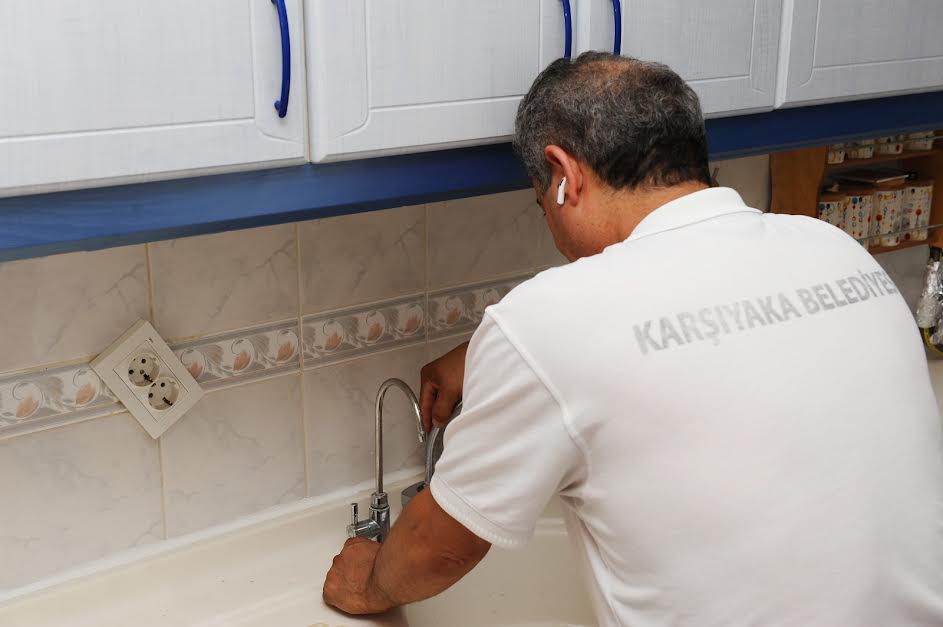 Karşıyaka Belediyesi’nin evde tamir hizmetine yoğun ilgi