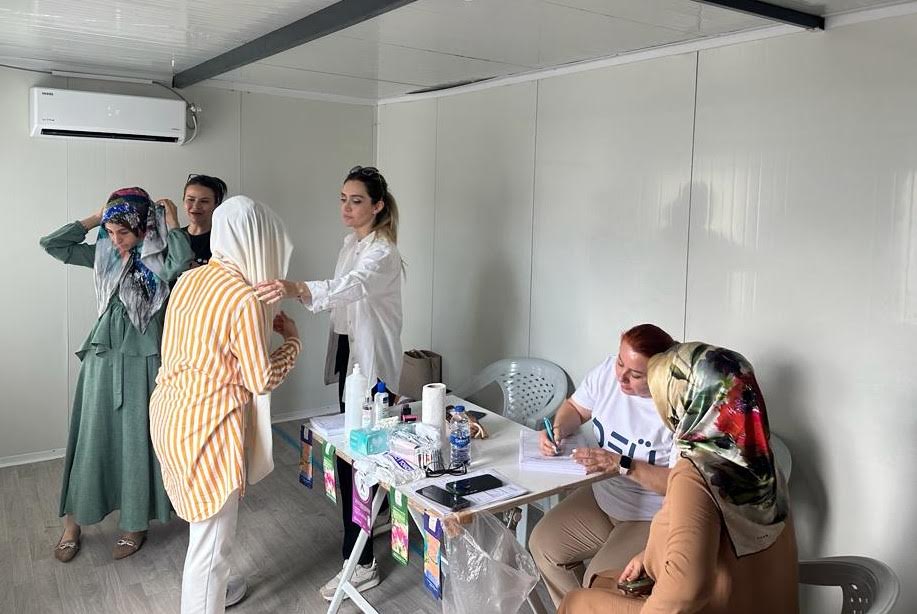 DEÜ, DEPREM BÖLGESİNDE SALGINA KARŞI HAREKETE GEÇTİ