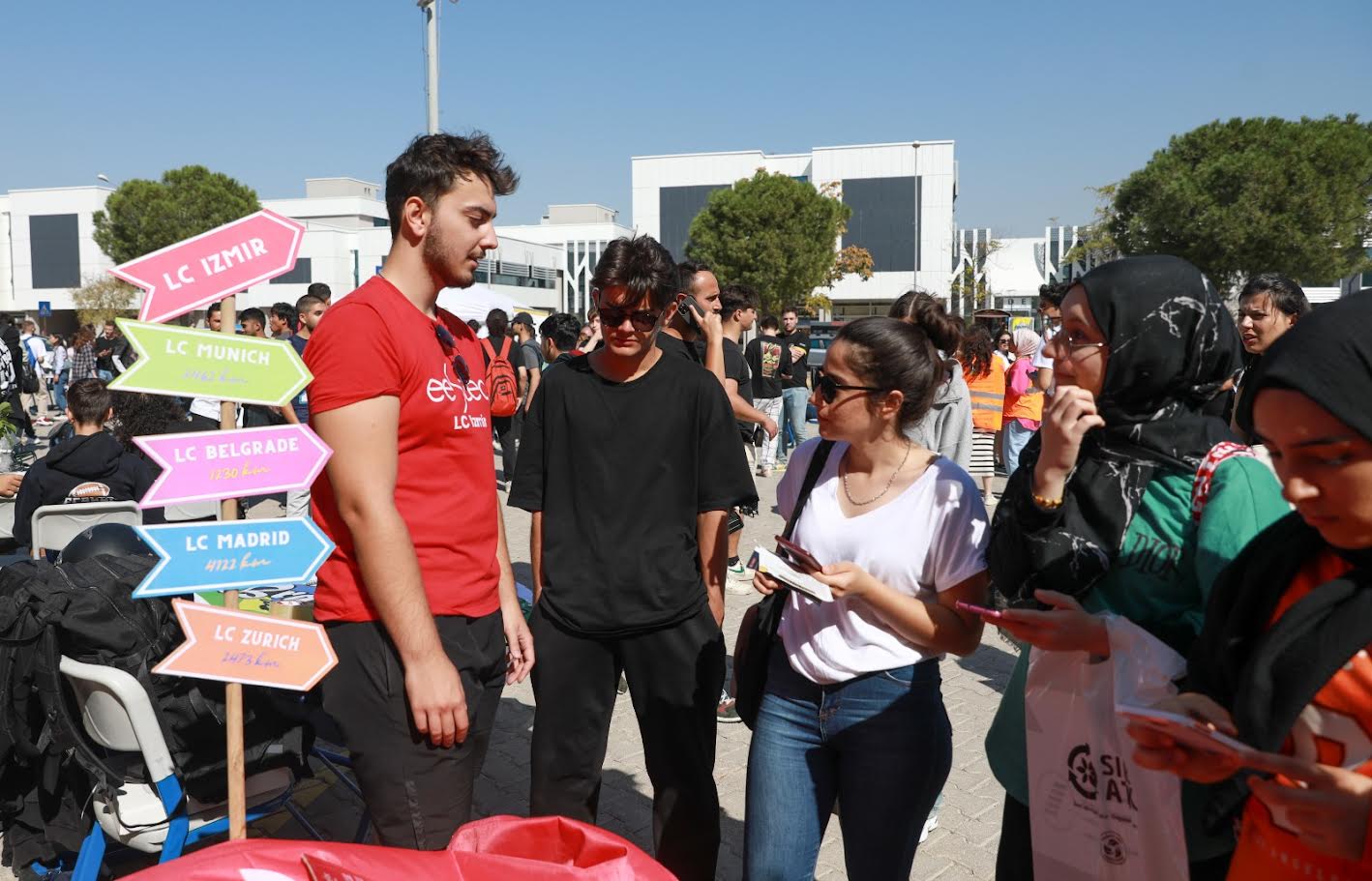 DEÜ’DE ‘TAKIMINI SEN KUR’ SPOR ŞENLİĞİ BAŞLADI