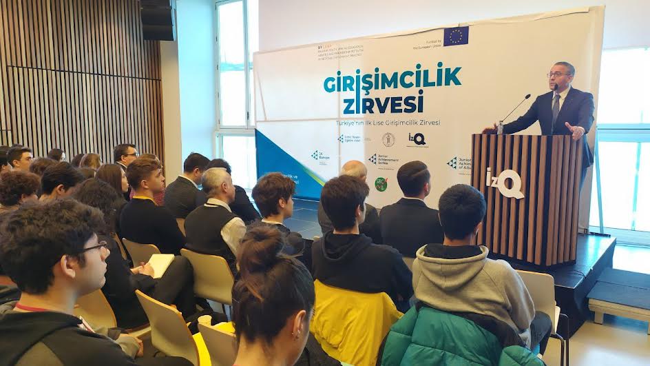 İzmir’de Türkiye'nin İlk “Lise Girişimcilik Zirvesi” Gerçekleştirildi   
