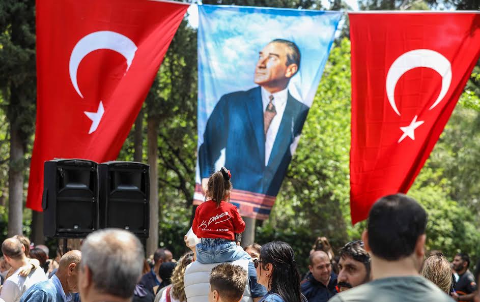 Buca’da 23 Nisan coşkusu, Hasanağa Bahçesi’’nde başladı