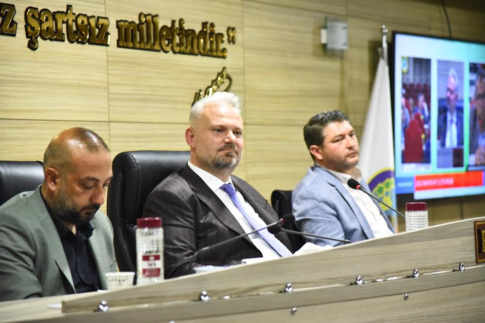 MENEMEN’DEKİ ÖĞRENCİLERE 5’ER BİN LİRA BAŞARI ÖDÜLÜ