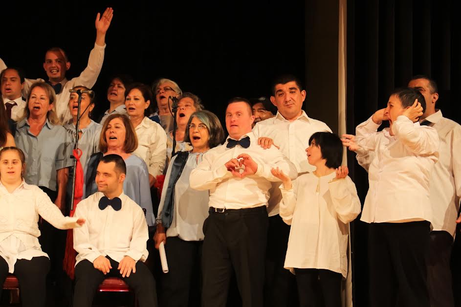 ÖZEL BİREYLER ALKIŞI HAK ETTİ