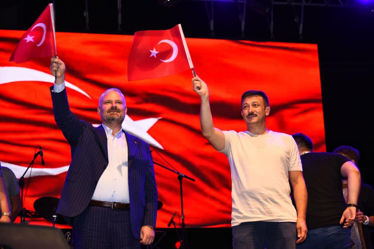 KOYUNDERE’DE ZAFER KONSERLERİ  İKİLEM VE EBRU YAŞAR’DAN MUHTEŞEM KONSER
