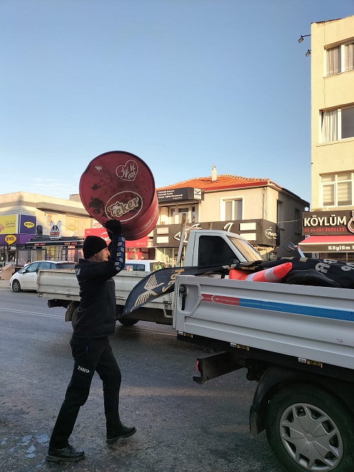 Güzelbahçe Belediyesi Zabıta Ekipleri Kaldırım İşgaline Geçit Vermiyor