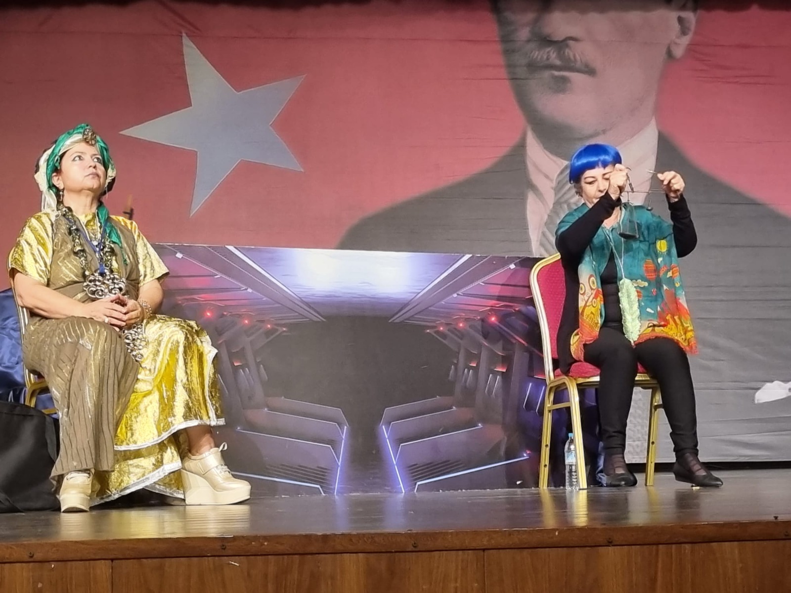 Narlıdere Belediyesi’nin Güçlü Kadınları, ‘Çantadaki Sır’ İle Cumhuriyeti Anlattı 