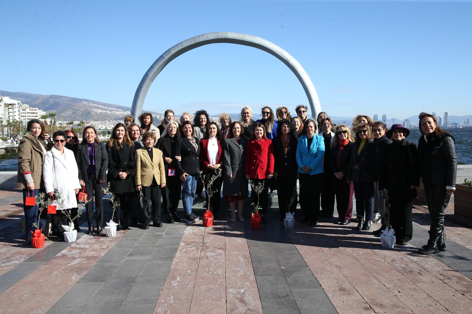 İzmir’in güçlü kadınları Karşıyaka’da  buluştu