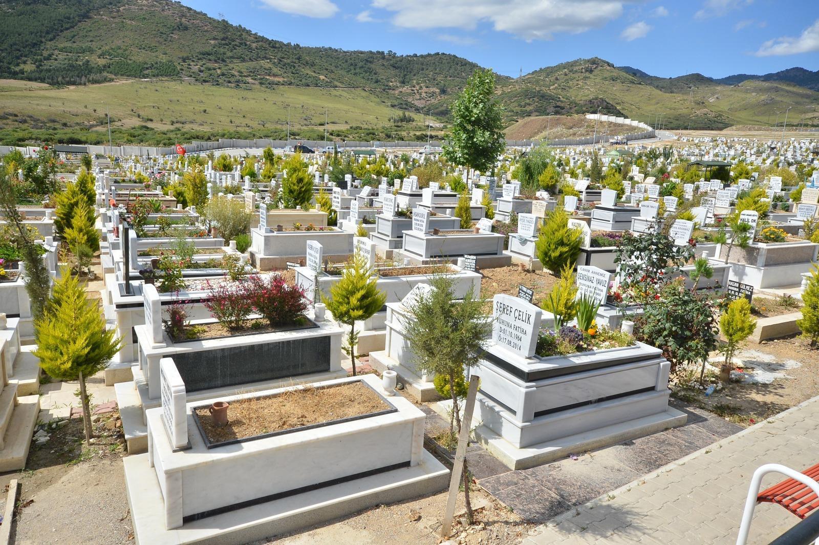 İzmir’de mezarlıklarda yeni dönem