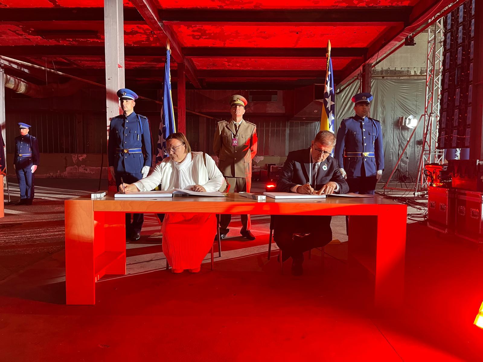 Başkan Tugay Bosna’da Srebrenitsa Katliamı’nın kurbanlarını andı