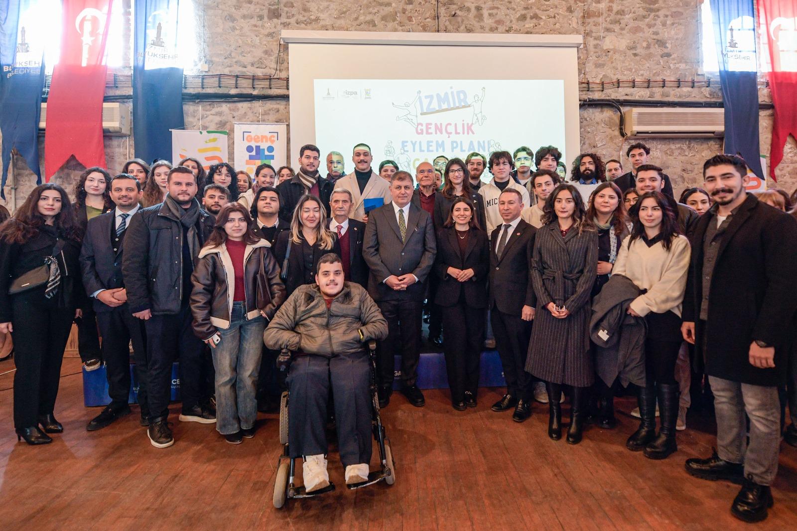 Başkan Tugay Gençlik Eylem Çalıştayı’nın açılışında konuştu.  “Kafasında valizini toplayanlar var”