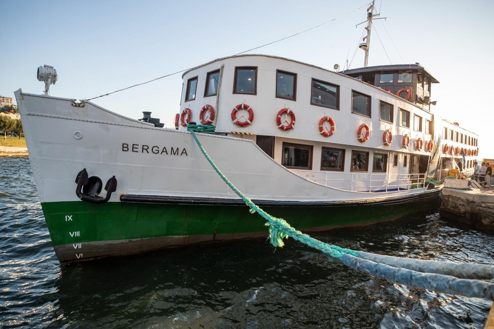 Tarihi Bergama Vapuru ile Körfez’de unutulmaz anlar