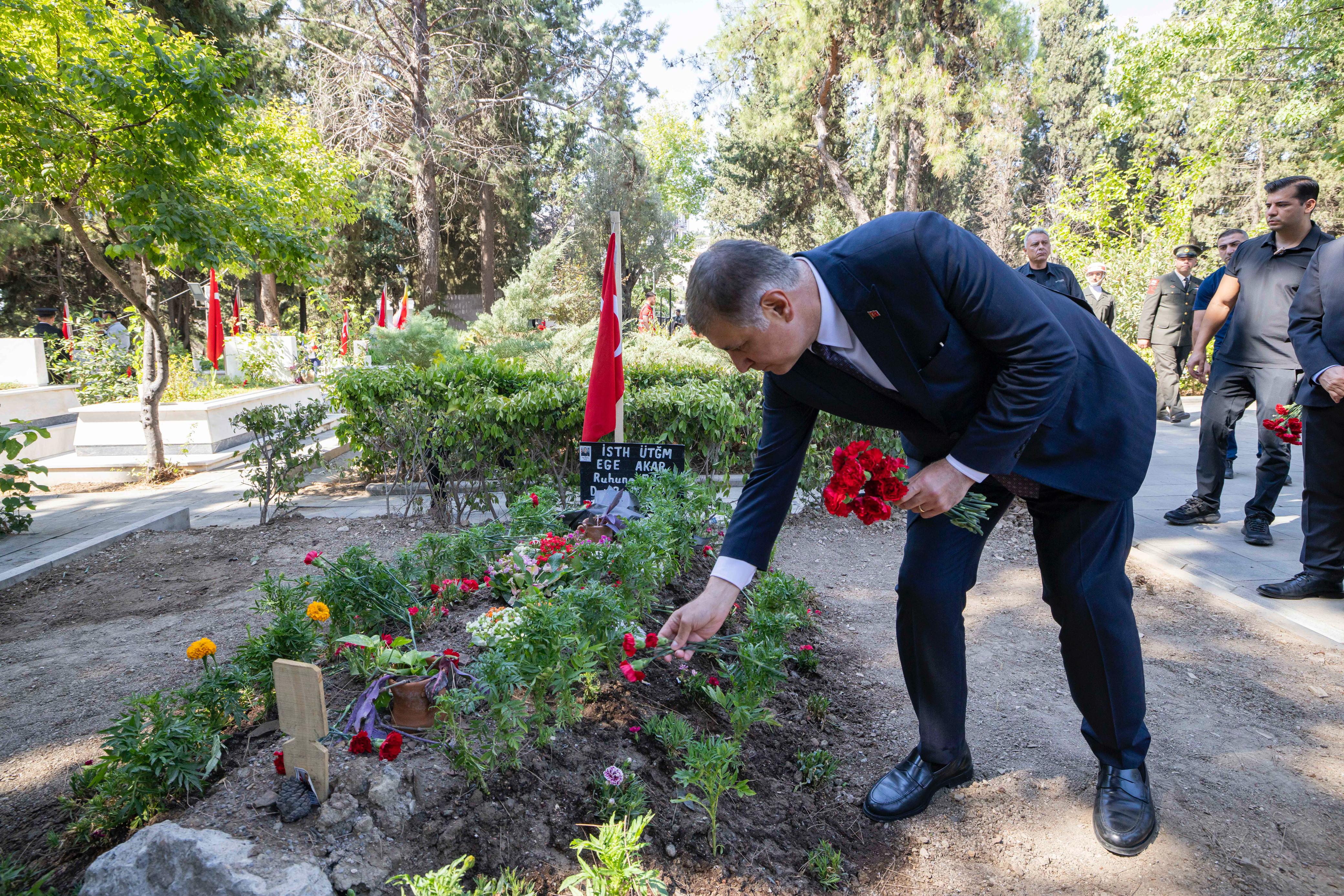 Başkan Tugay 15 Temmuz şehitlerini andı