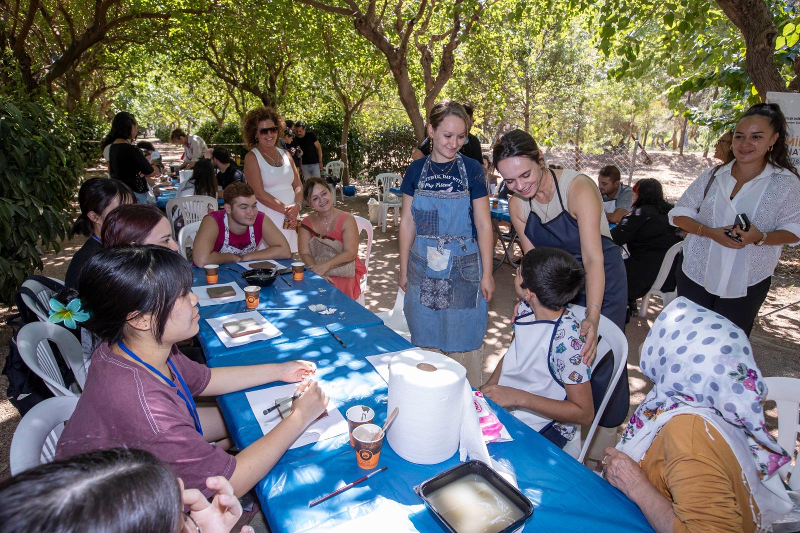 Çamura “iyilikle” şekil verdiler