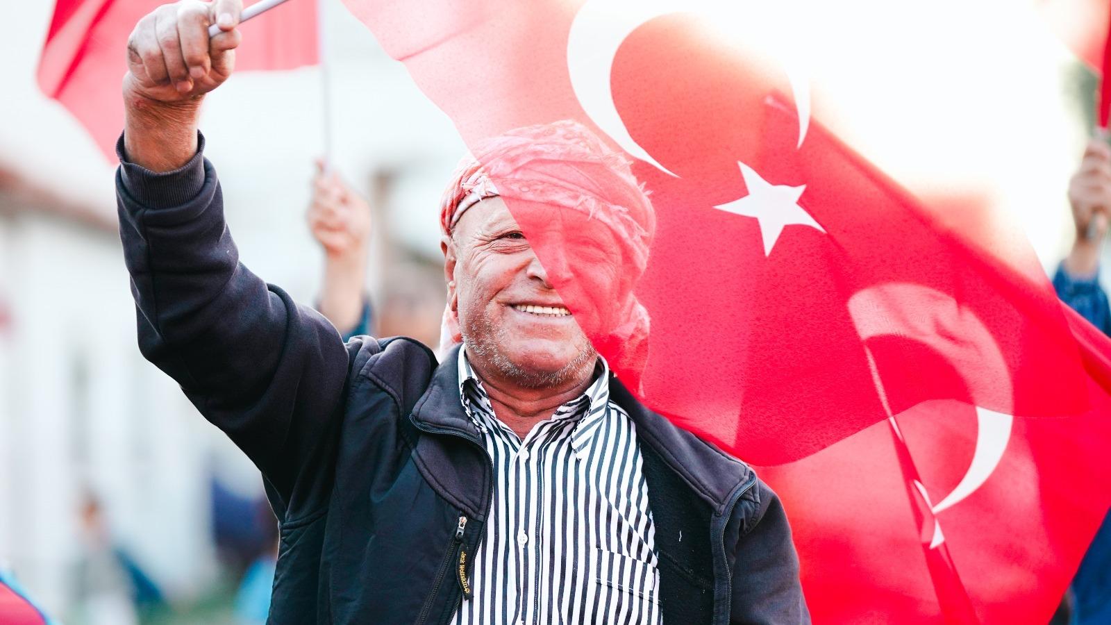 Bayram coşkusu İzmir’in dört bir yanında  “Cumhuriyet Her Yerde”