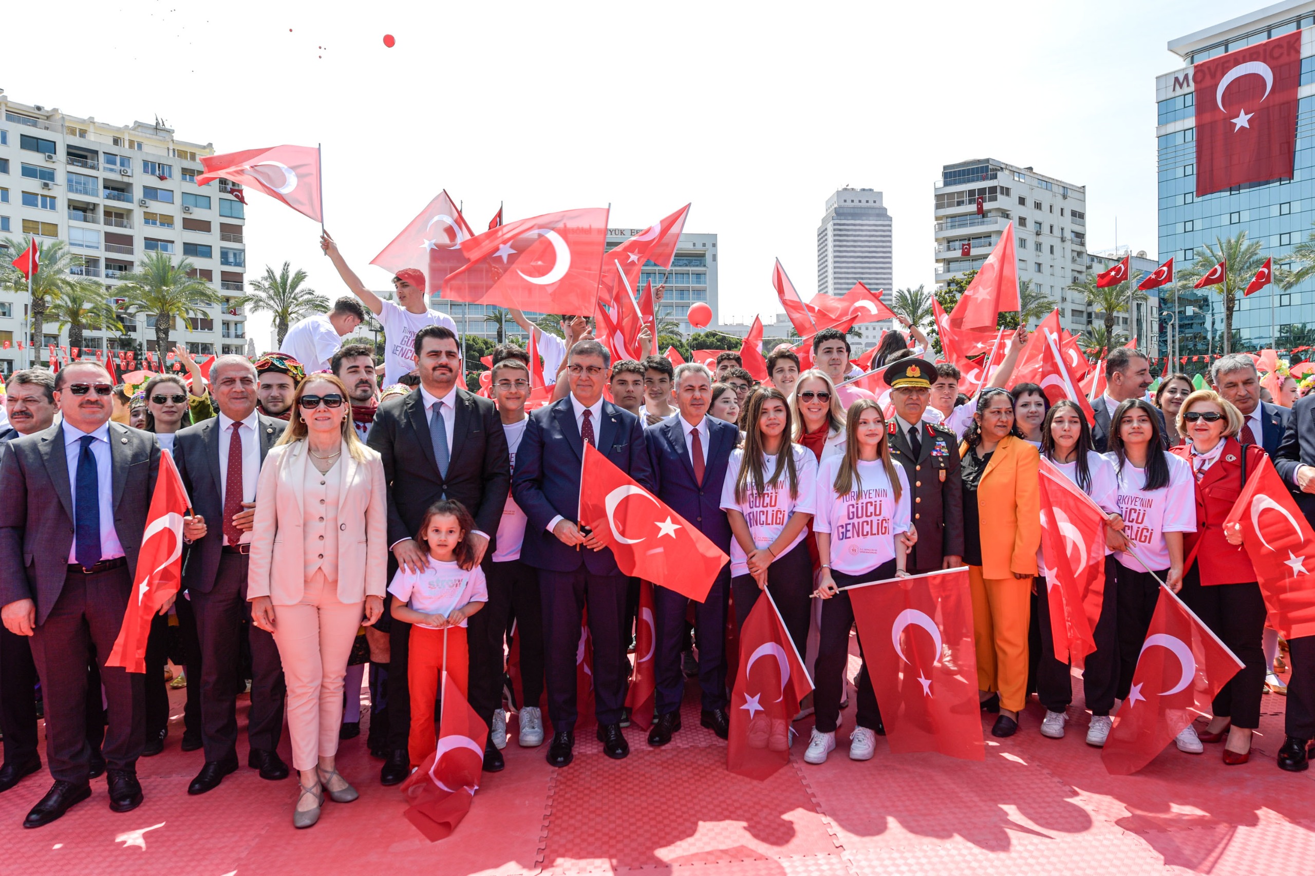 19 Mayıs coşkusu İzmir’i sardı