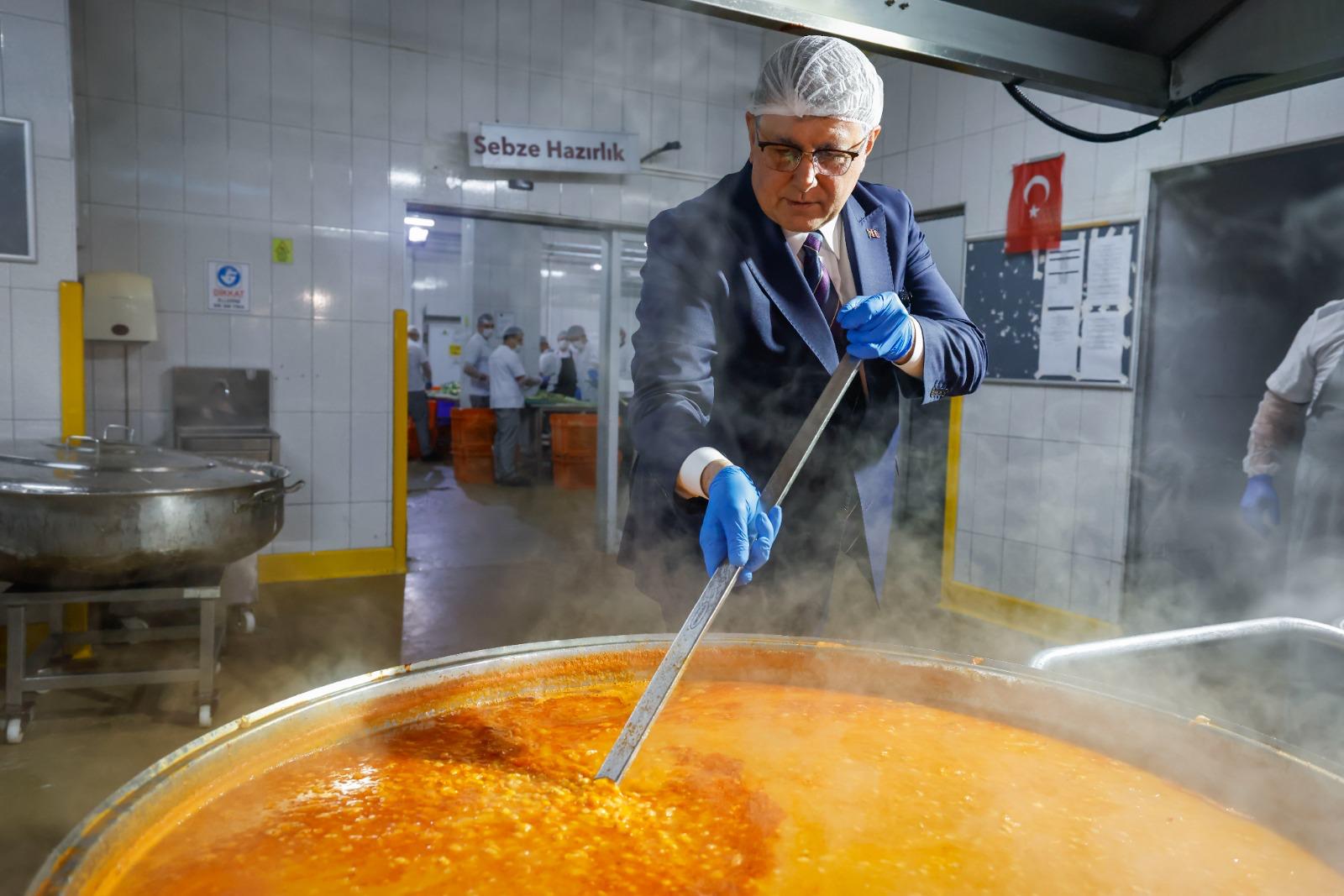 2025’te maddi yardımların miktarı 400 milyon liraya ulaştı. İzmir’de dayanışmanın büyüdüğü yıl