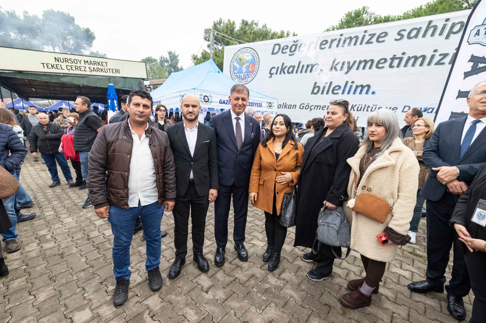 Başkan Tugay 12. Balkan Şenliği’nin açılışını yaptı “Yürek yüreğe, omuz omuza çalışacağız”