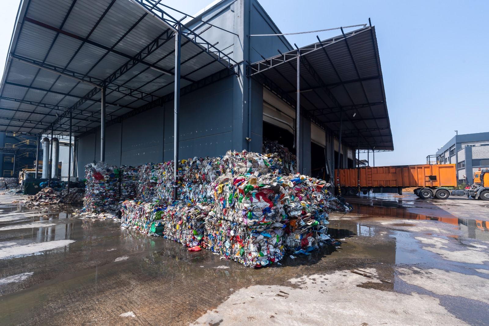 Menderes Katı Atık Tesisi çevreye zarar vermeyecek.  Atıkları ekonomiye kazandıran fabrika