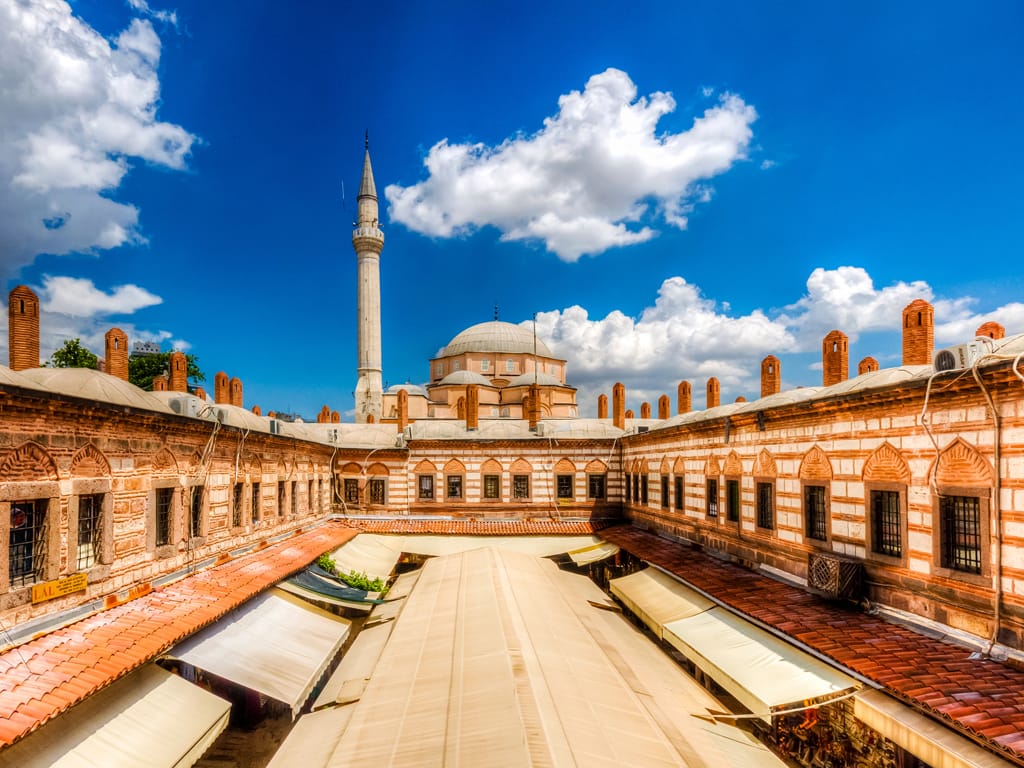 Kemeraltı’nın modern yüzü bu kitaplarda