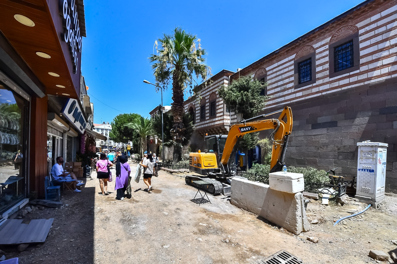 Kritik caddede üstyapıya geçiliyor