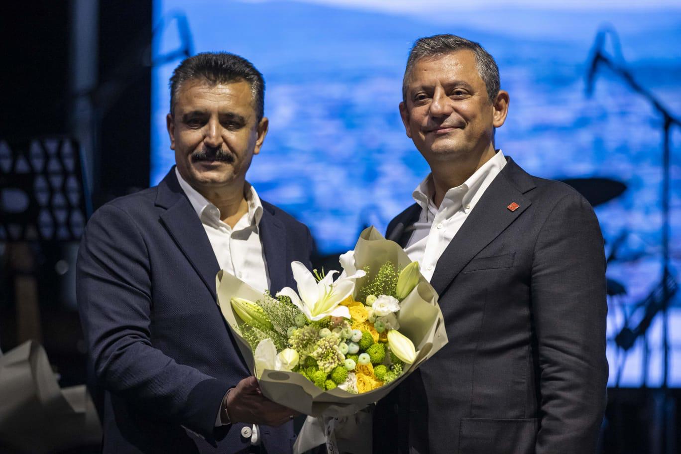 38. Dikili Kültür, Demokrasi ve Emek Festivali CHP Genel Başkanı Özgür Özel'le başladı