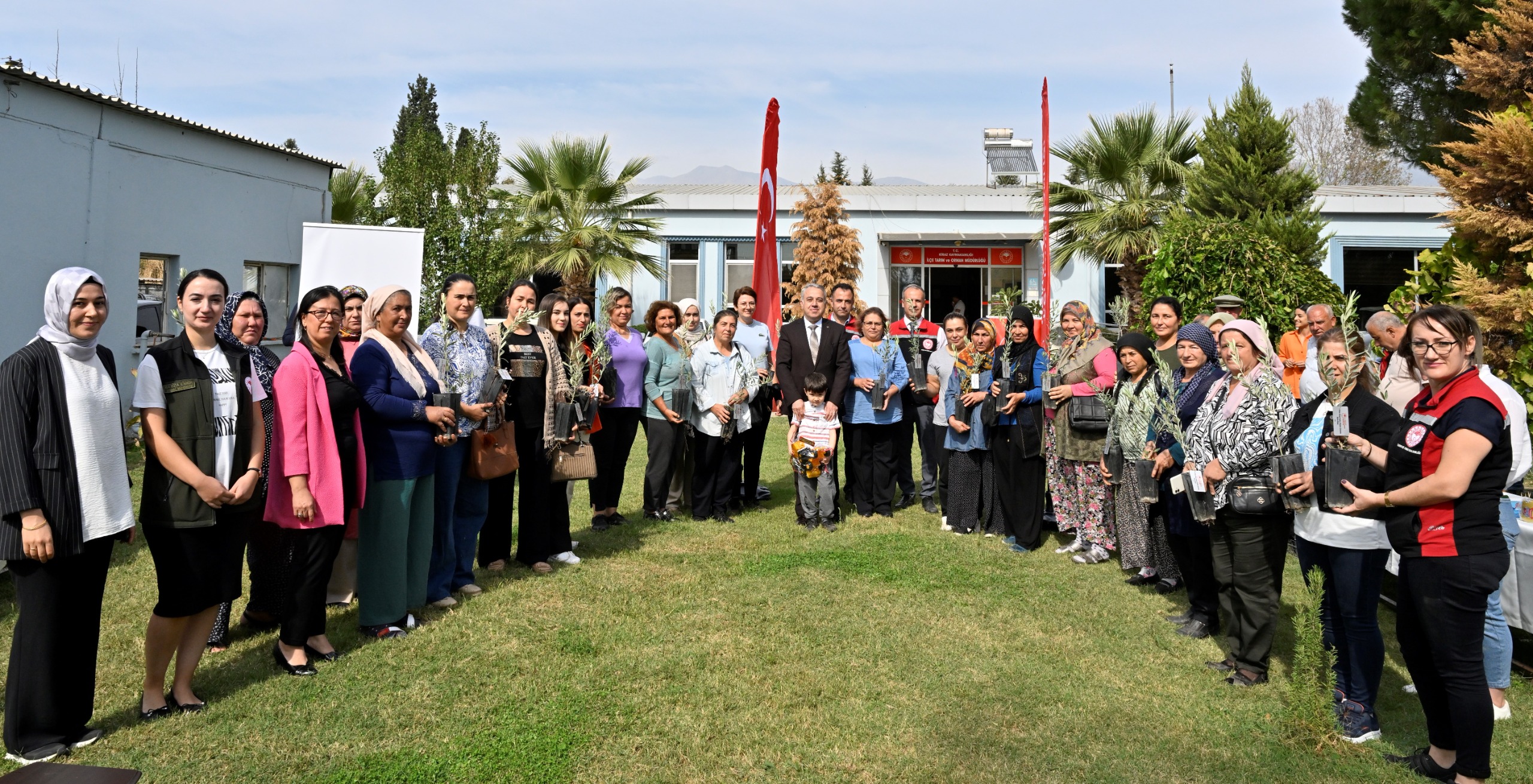 İl Müdürü Şahin, İzmir’in Merkeze En Uzak İlçesinde Çiftçi Kadınlarla Bir Araya Geldi