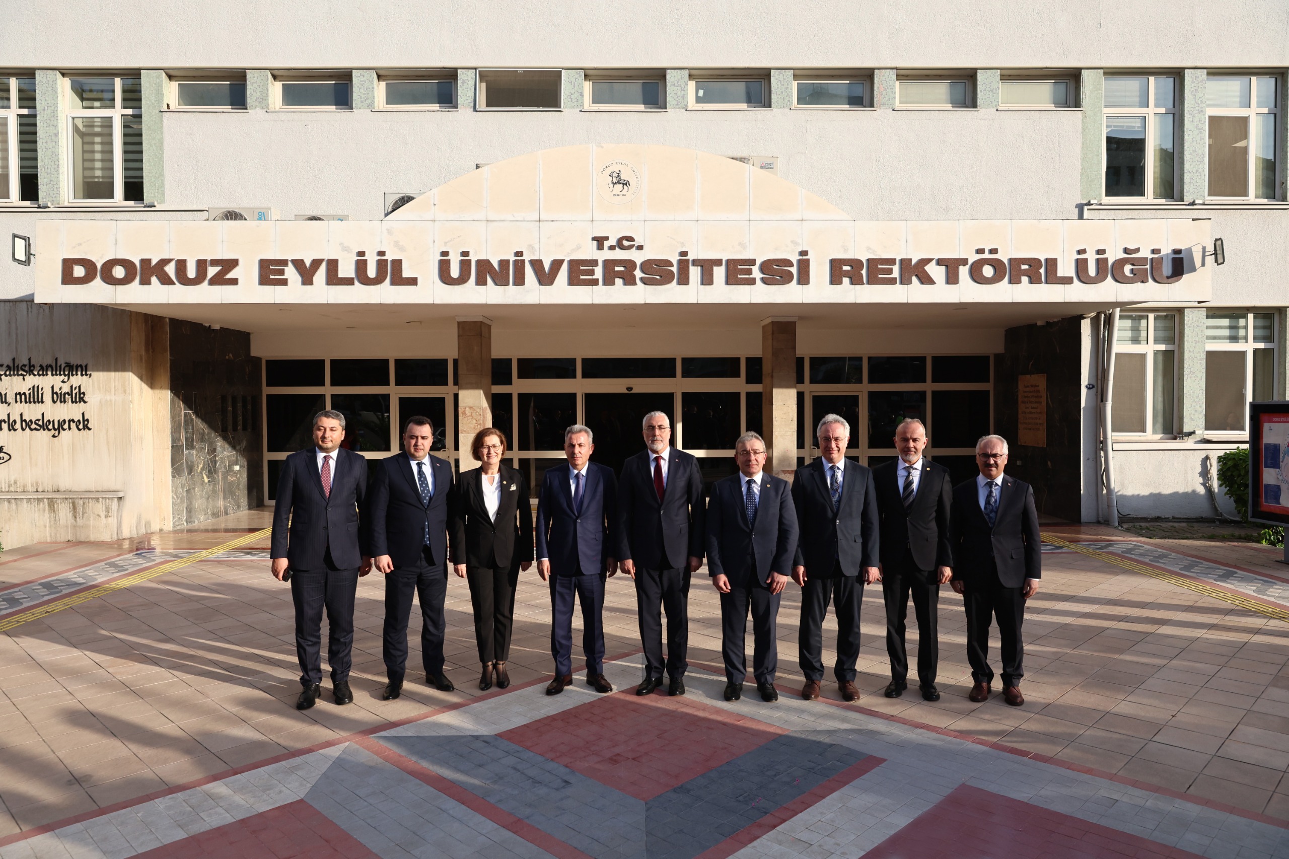 Bakan Işıkhan: “Dokuz Eylül Üniversitesi Rekor Kırıyor”