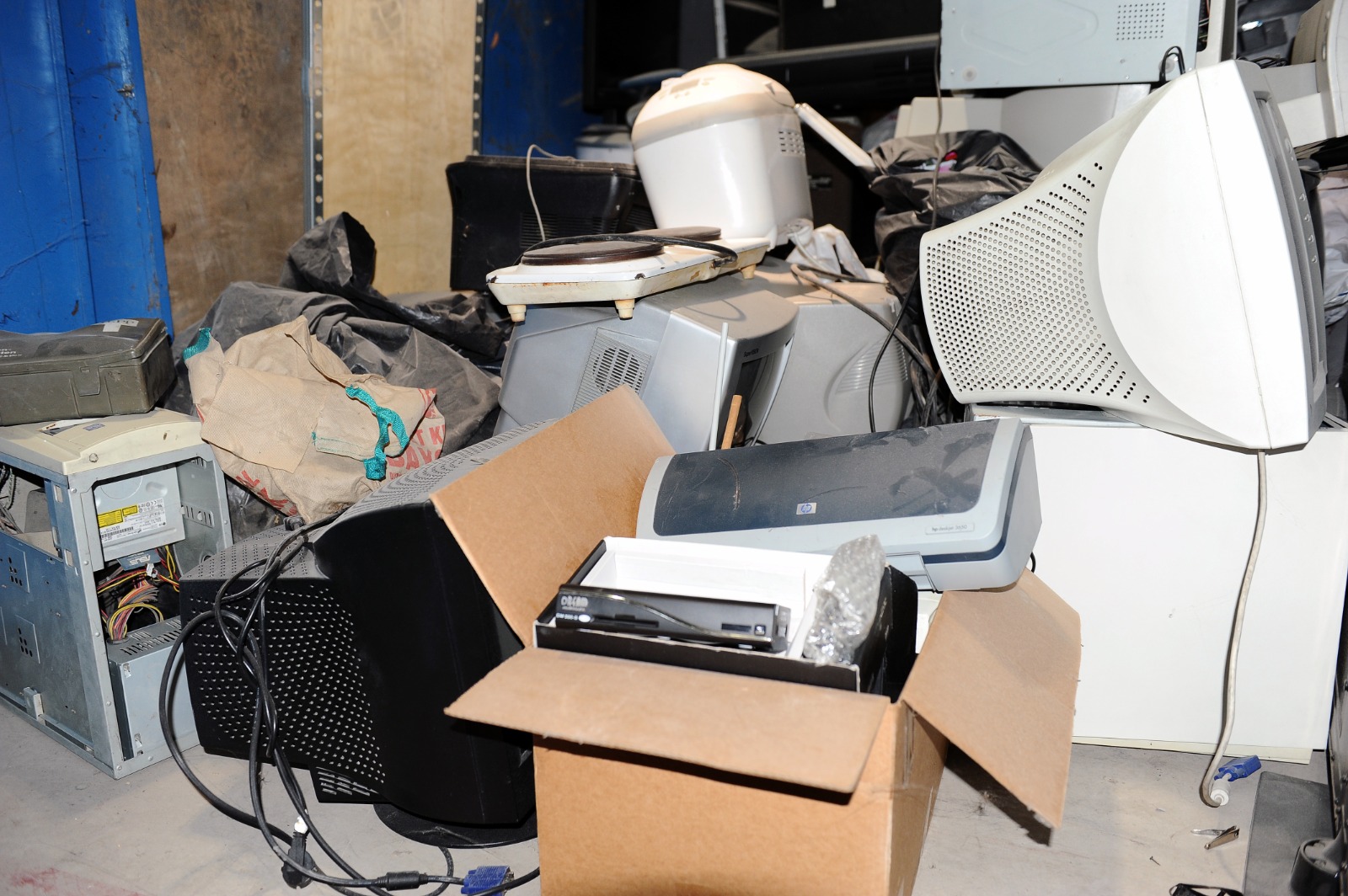 Karşıyaka’da elektronik atıklar, öğrenciler için tablete dönüşüyor