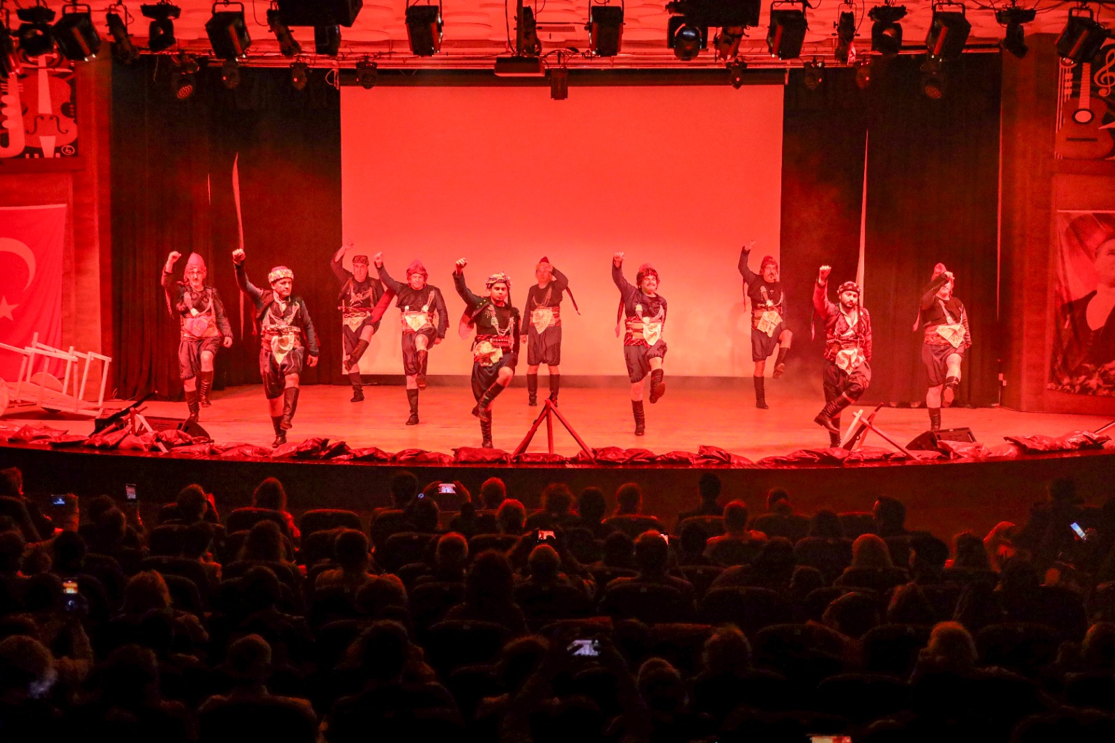 Kurtuluşun notaları Karşıyaka’da buluşuyor!