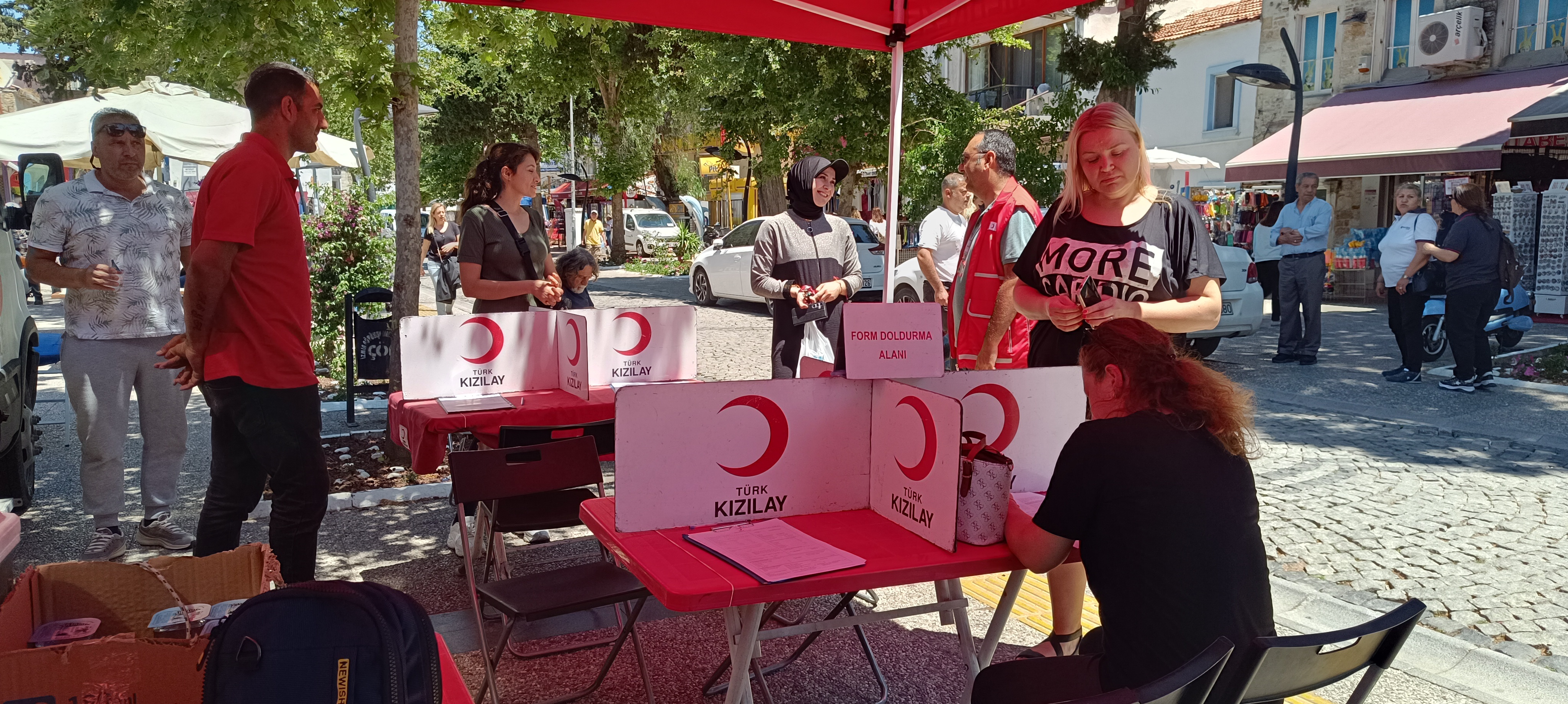 Öğrenci velilerinden Kızılay’a 35 ünite kan