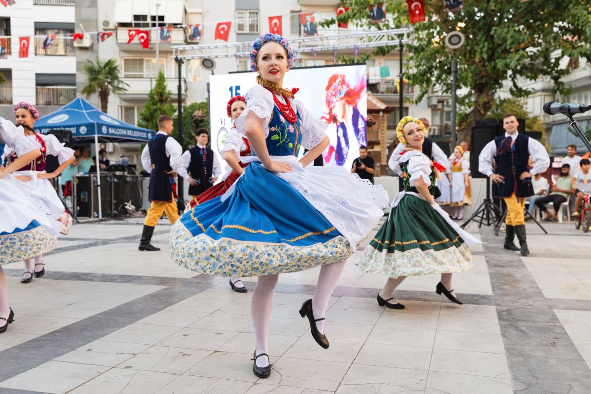 Halk Dansları Festivali’nden coşku dolu açılış 