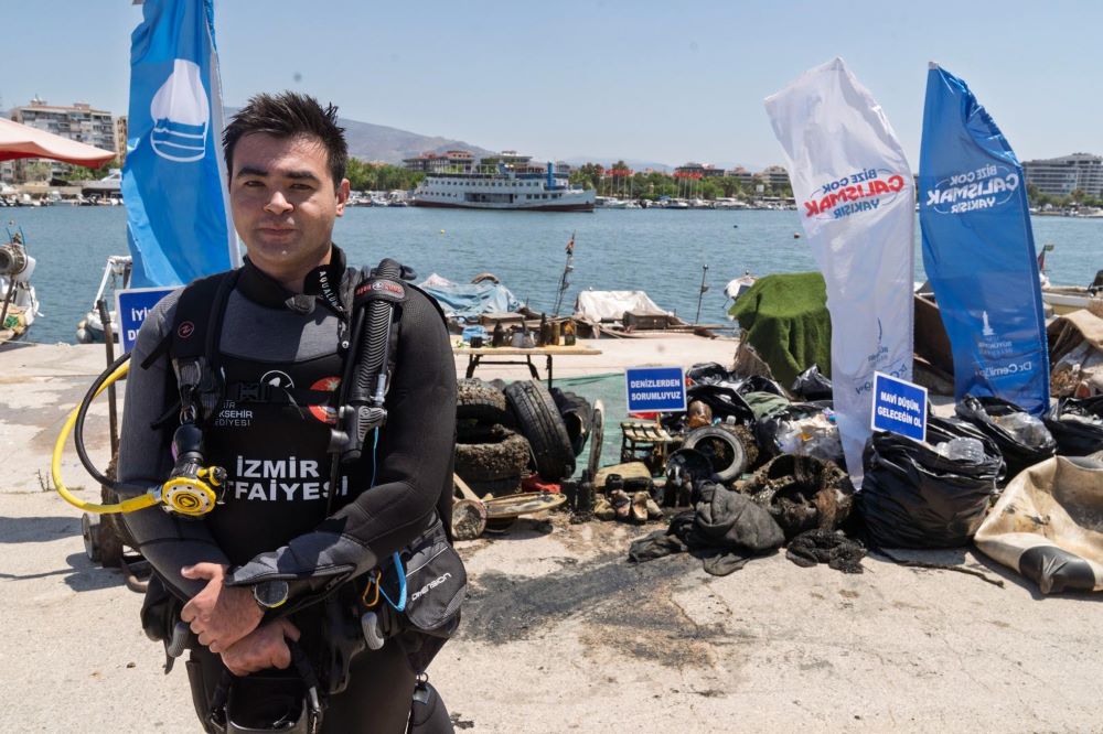 Araba lastiği, masa, sandalye de çıktı klozet kapağı da
