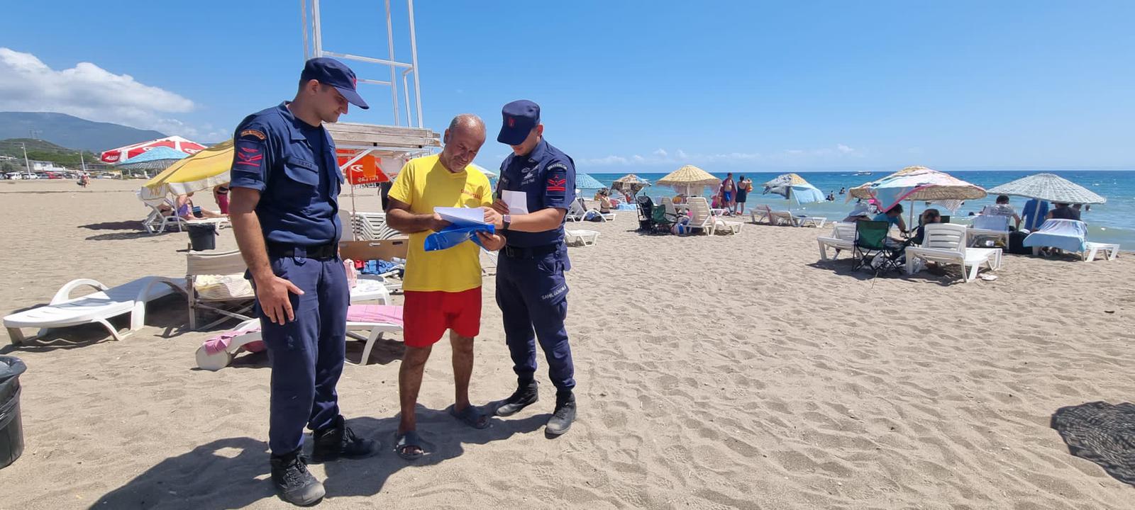 İZMİR PLAJLARINDA SAHİL GÜVENLİK DENETİMLERİ SÜRÜYOR