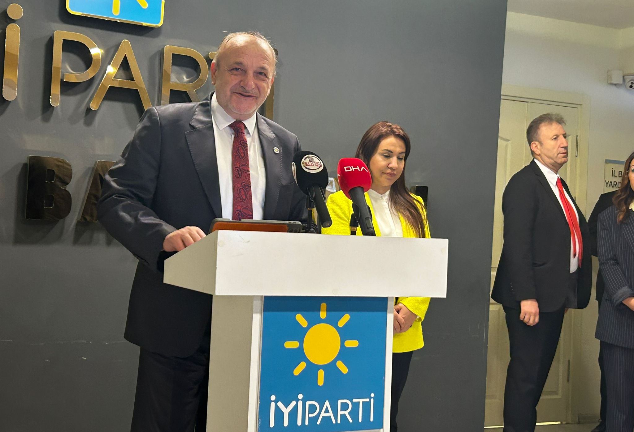 İYİ Partili Oktay Vural’dan Özlale’ye tam destek: Hodri meydan! Rakip tanımıyoruz…