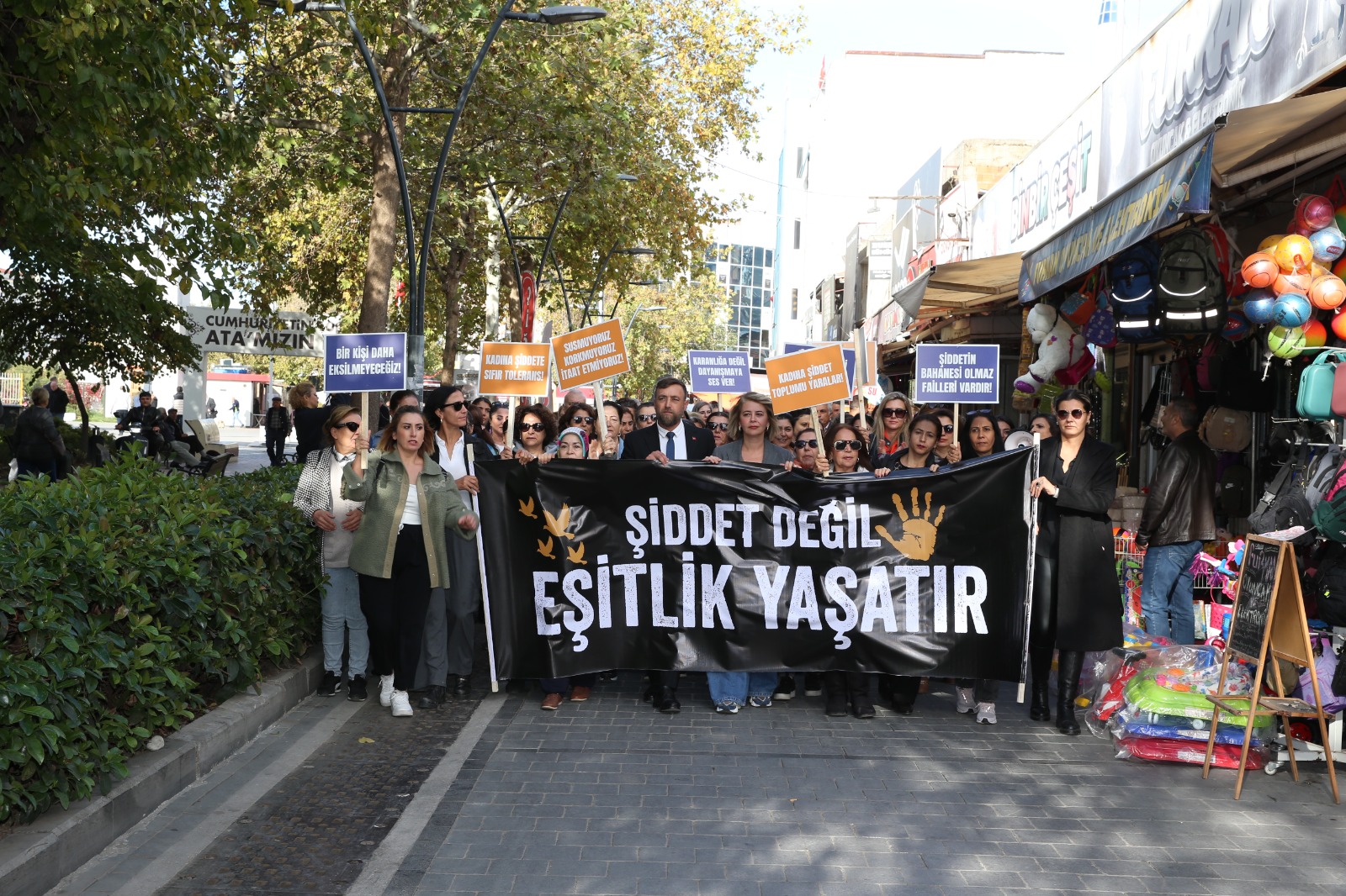 “Çiğli’de Kadınlar ‘Şiddete Hayır’ Dedi”