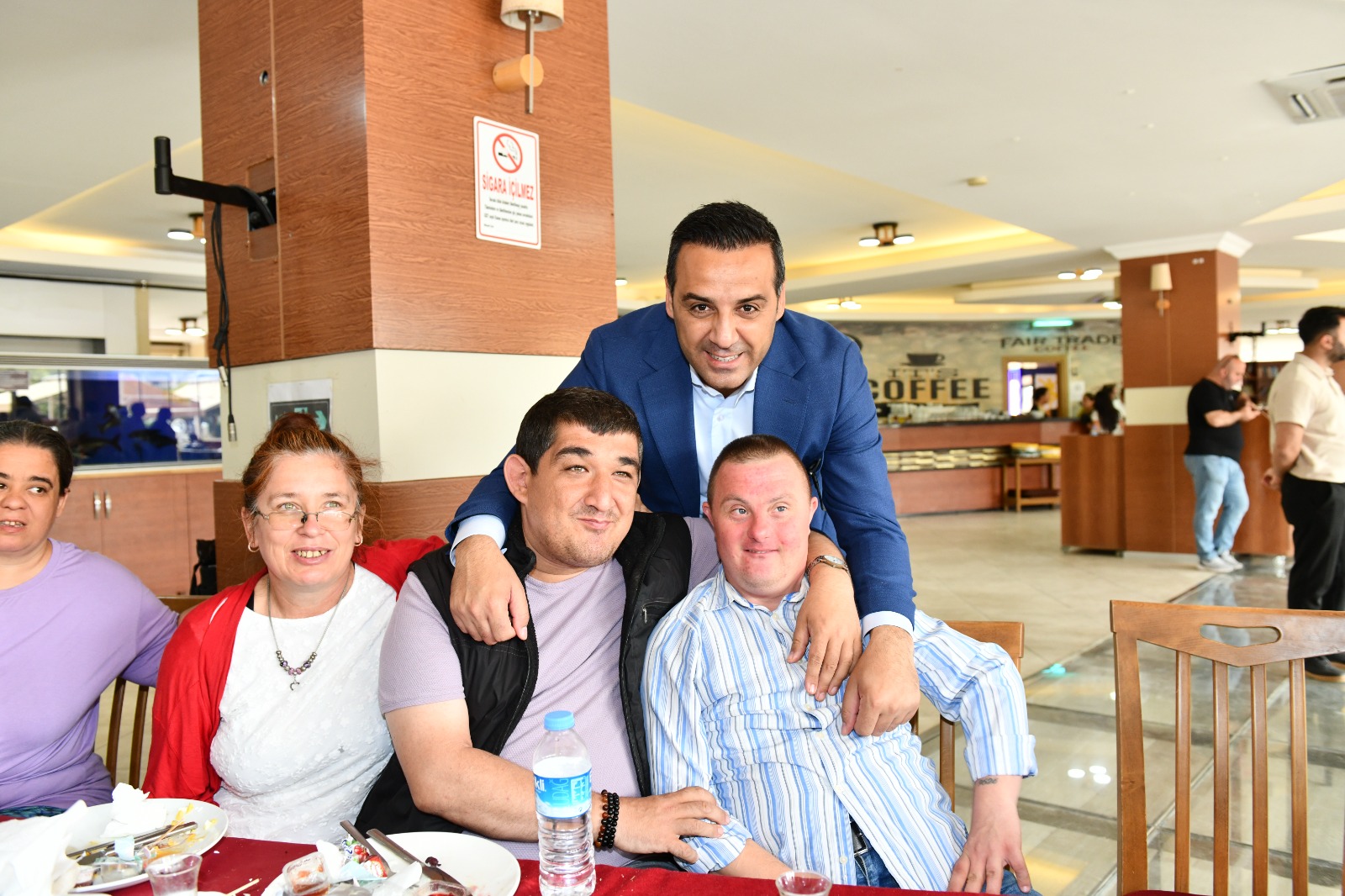 Başkan Yıldız engelli anneleri ve özel çocuklar ile bir araya geldi