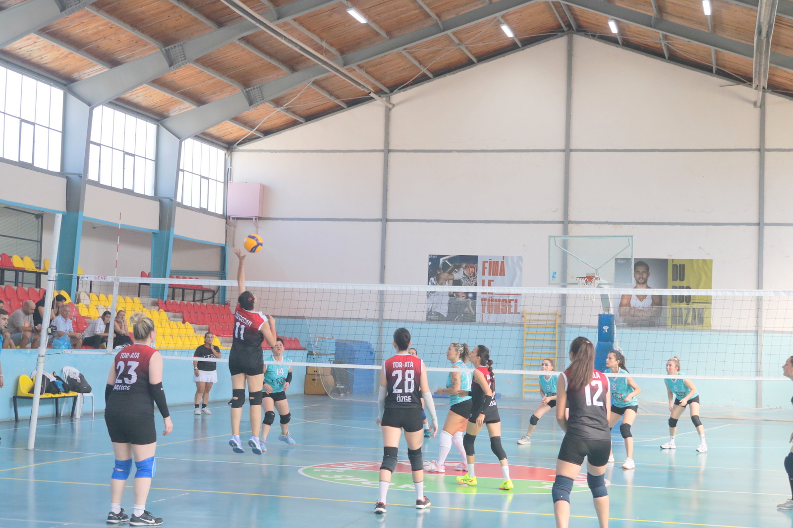 Evinin Sultanları Filenin Sultanlarına Taş Çıkarttı