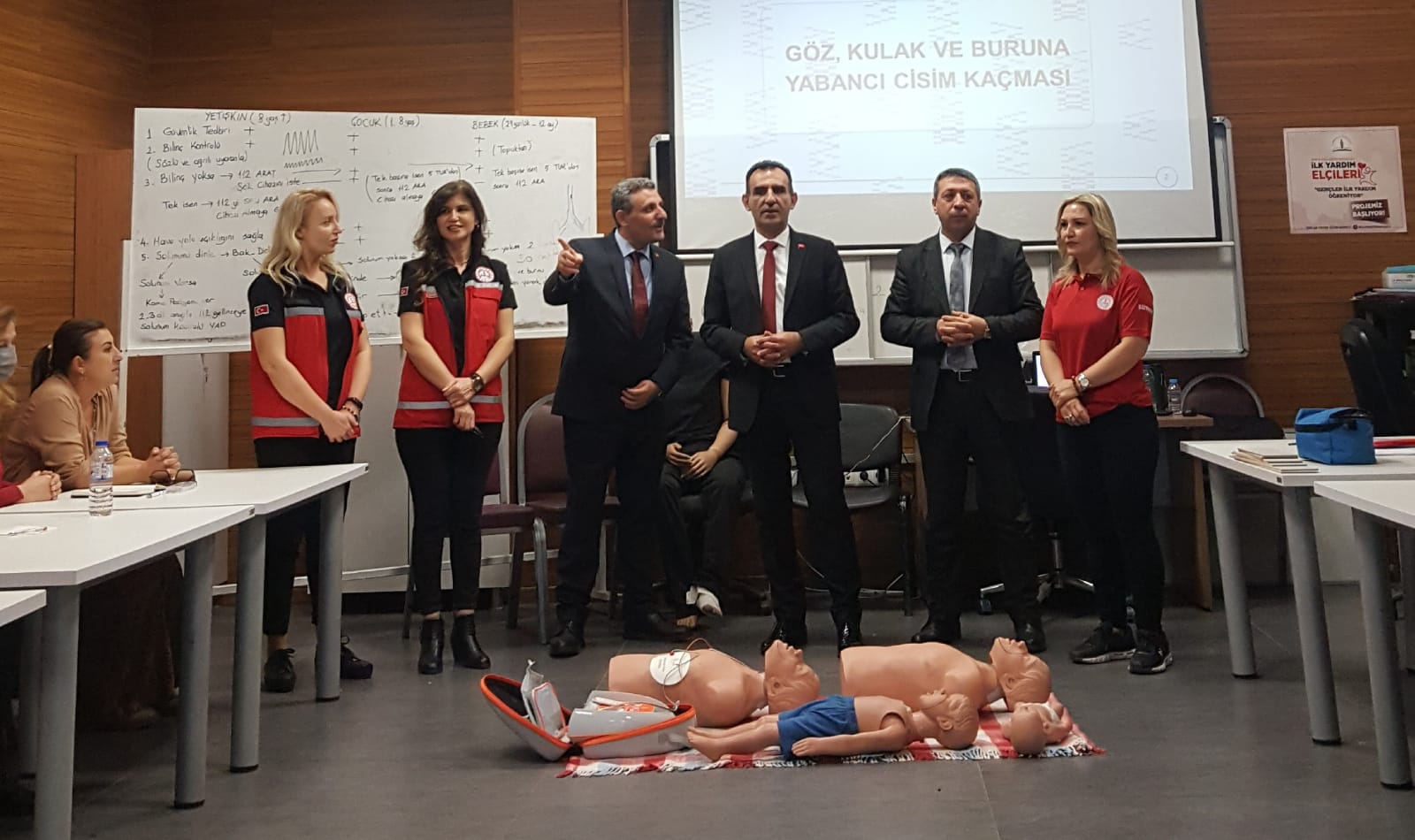 İzmir İl Milli Eğitim Müdürlüğü İlk Yardım Eğitimlerini Sürdürüyor