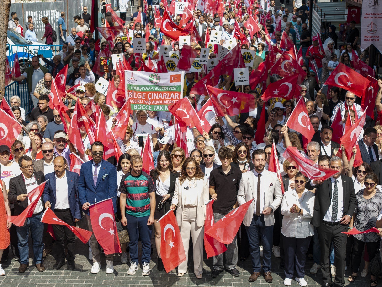 Karşıyaka’da omuz omuza 19 Mayıs yürüyüşü