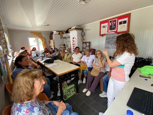 Çiğli Belediyesi’nden kadın sağlığına yönelik önemli adım: İzkent’te menopoz bilgilendirmesi