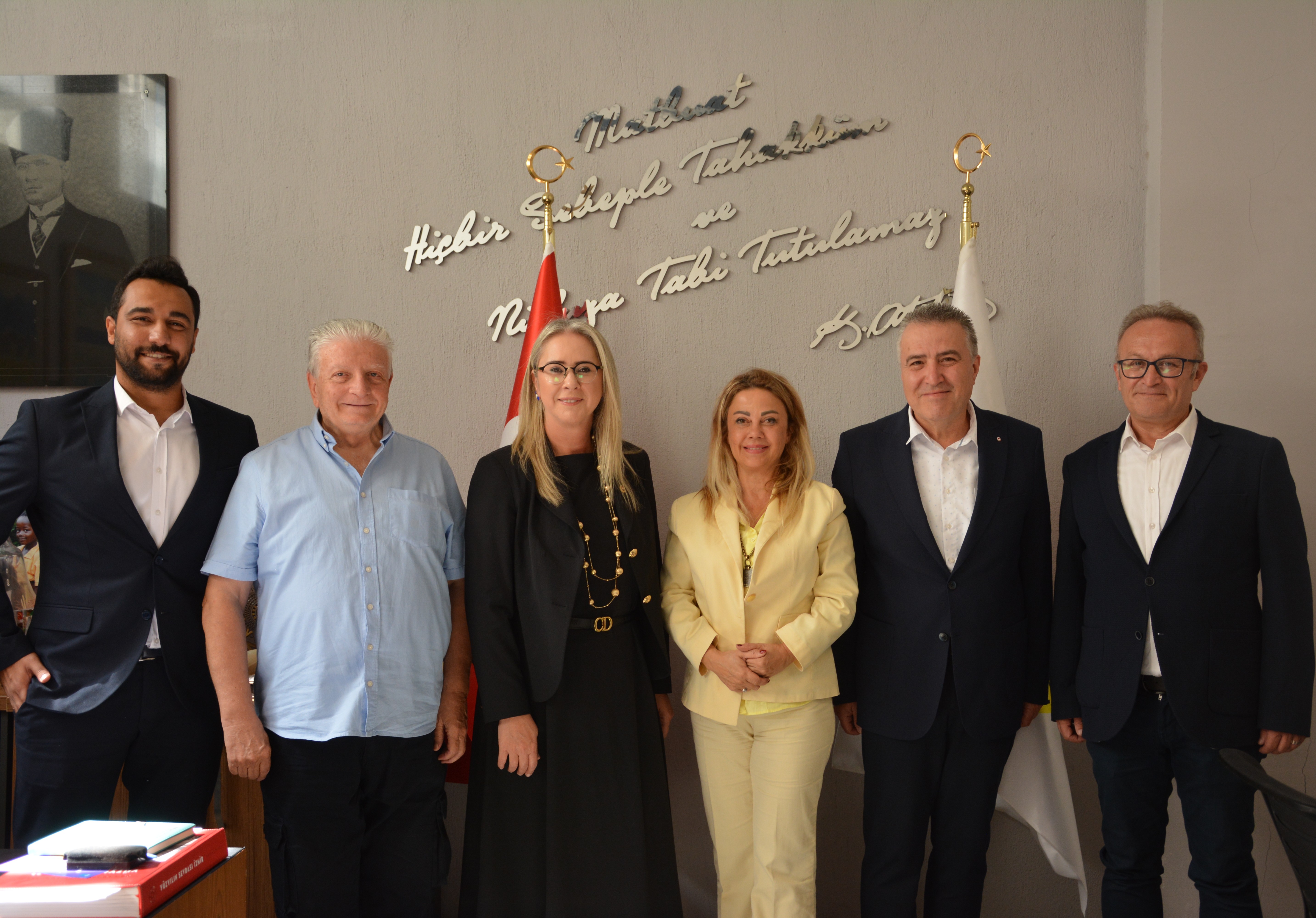 AK Parti İzmir Milletvekili Ceyda Bölünmez Çankırı, İzmir Gazeteciler Cemiyeti ve 9 Eylül Gazetesi’ni ziyaret etti.