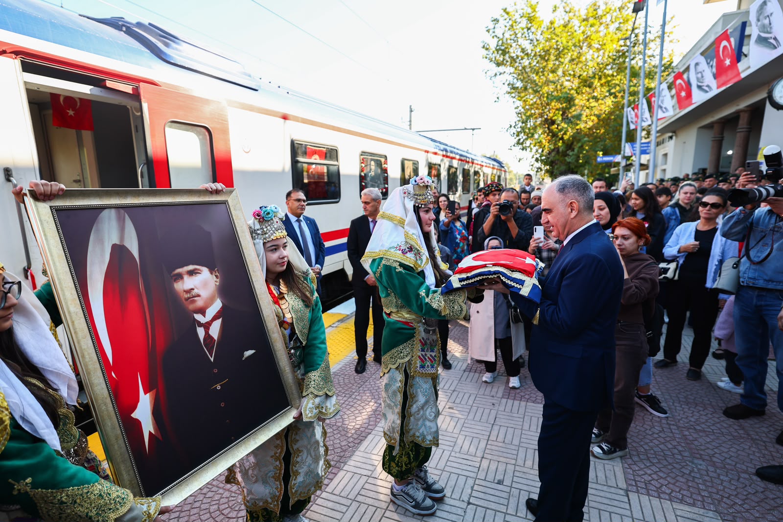Atatürk’ün Manisa’ya Gelişinin 101. Yılı Törenle Kutlandı