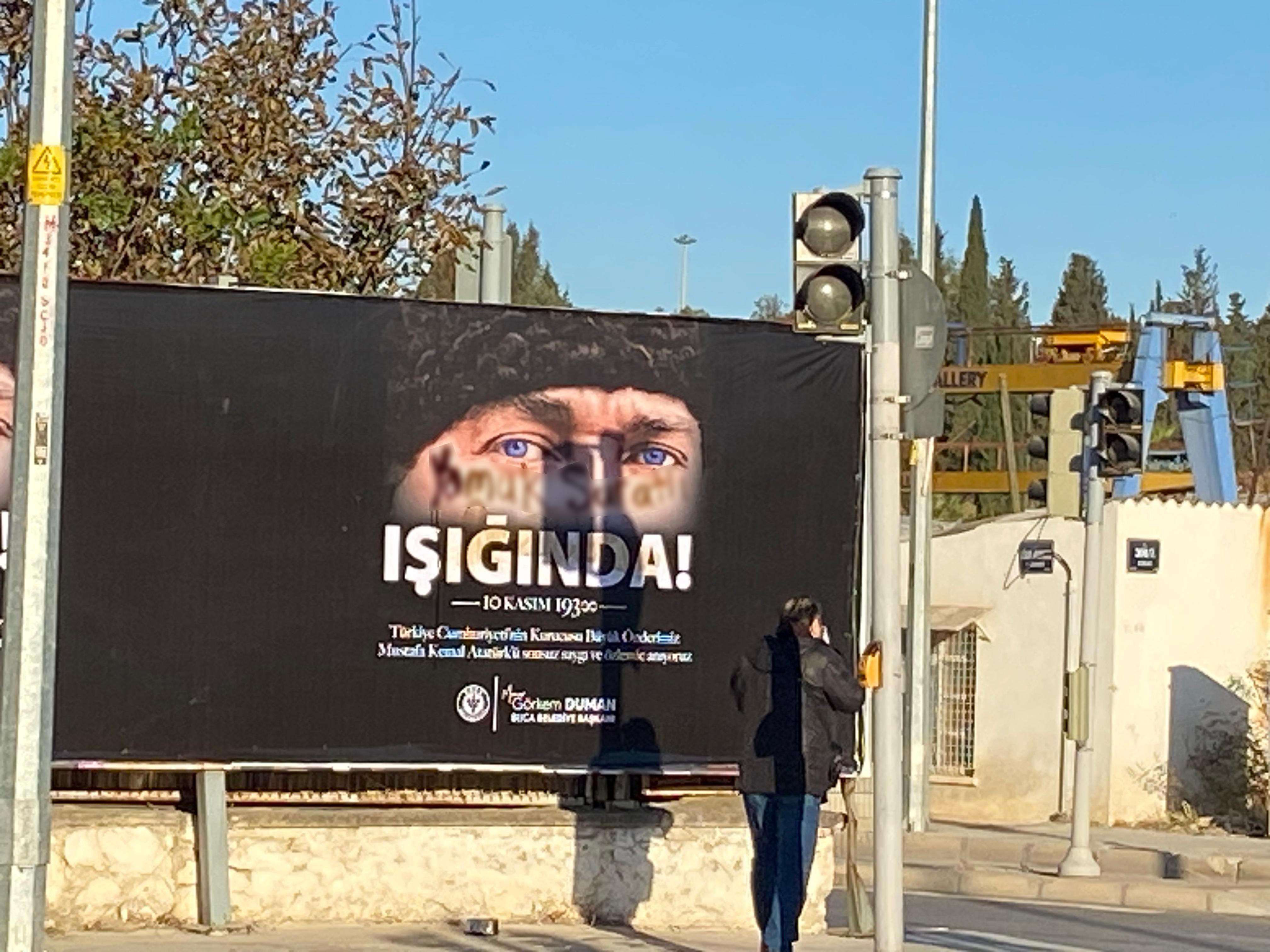 Buca’da Atatürk afişlerine çirkin saldırı